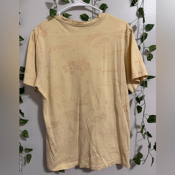 Nike Men's Tan Hawaiian Print Tee - Picture 4 of 5